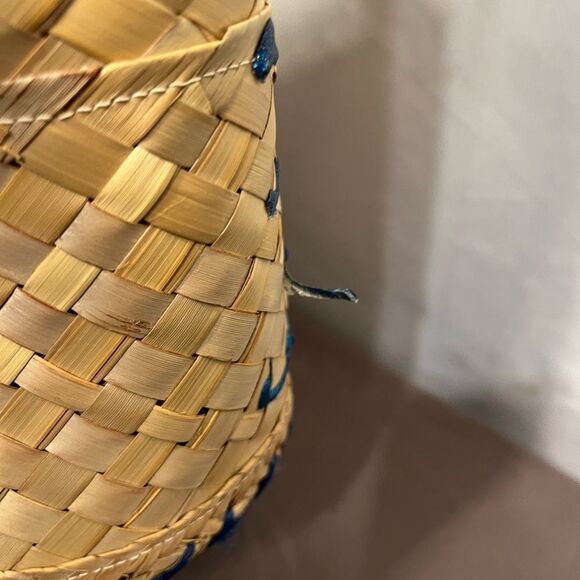 Beautifully Woven Handmade Bahamas Straw Bag - Picture 7 of 15